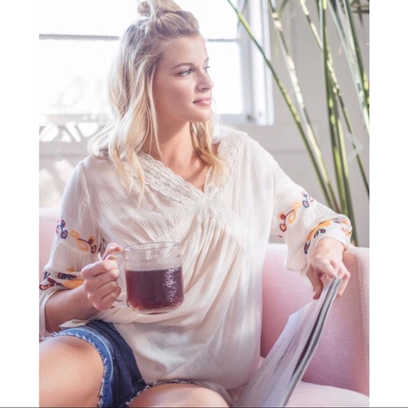 Embroidered boho lace tunic - Picture 3 of 7